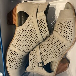 Easy Street Beige Cutout Sandals